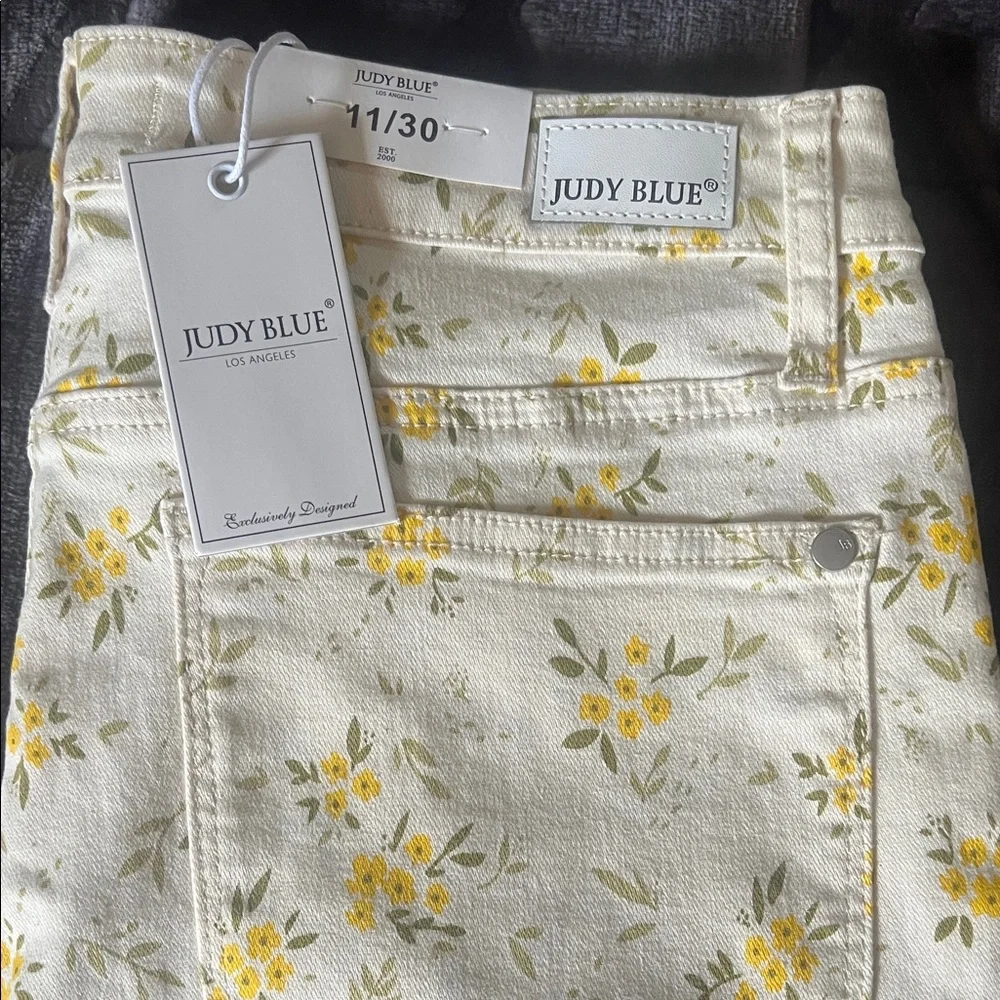 Judy Blue Women's Yellow Floral Cream Jeans - Picture 1 of 8